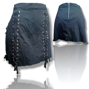🆕 Forever 21 lace up mini skirt